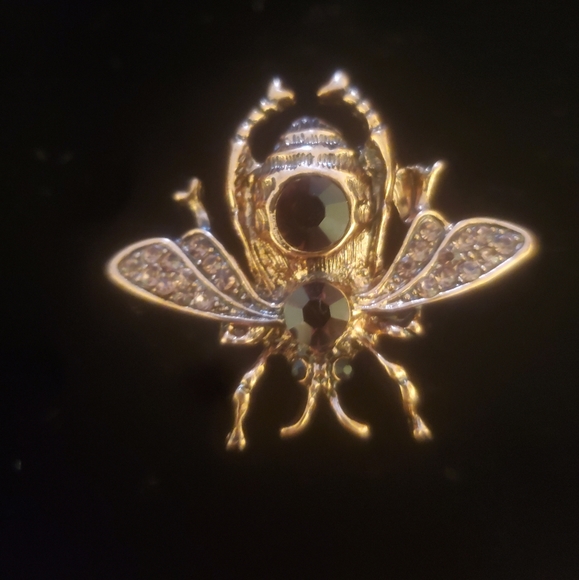 New Rhinestone Bee Brooch. - Picture 5 of 14